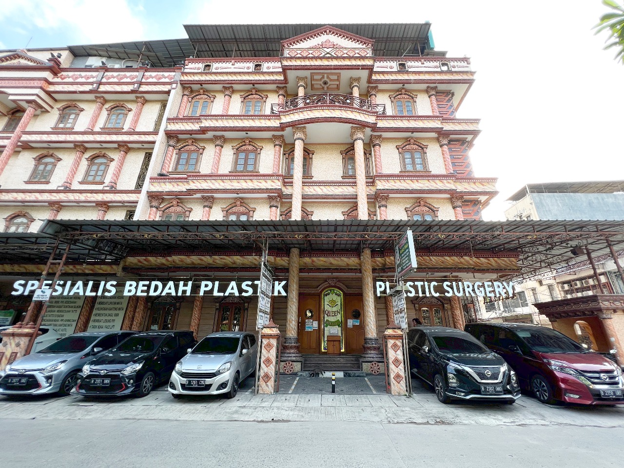 Queen Hotel – Kemewahan yang Membuat Anda Nyaman